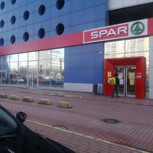Оклейка магазина SPAR в Калининграде солнцезащитной пленкой.