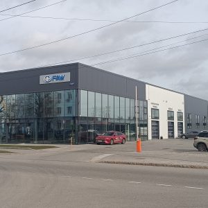 АВТОСАЛОН. Оклеено UV R 05.